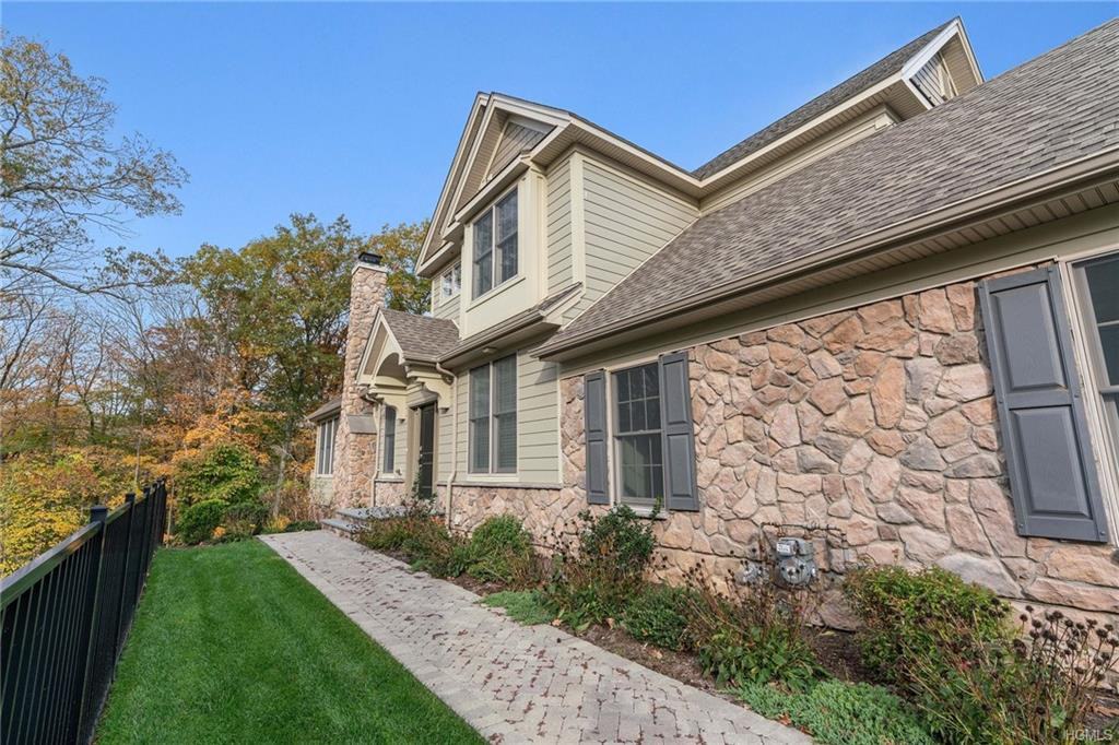 7 Hedges Court - Photo 2 of 27