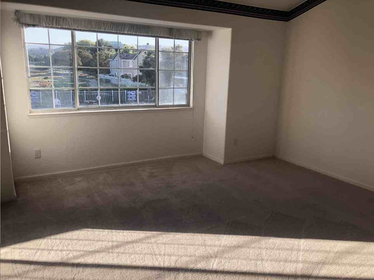 105 Farallon Dr - Photo 3 of 12