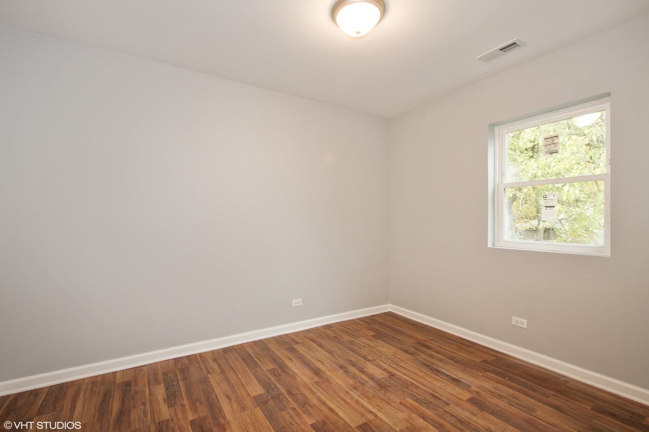 8050 South Saginaw Avenue - Photo 4 of 9
