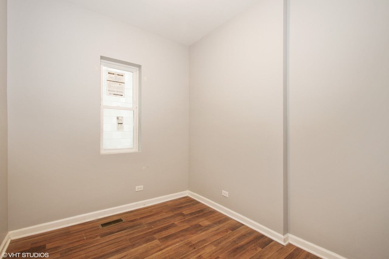 8050 South Saginaw Avenue - Photo 5 of 9