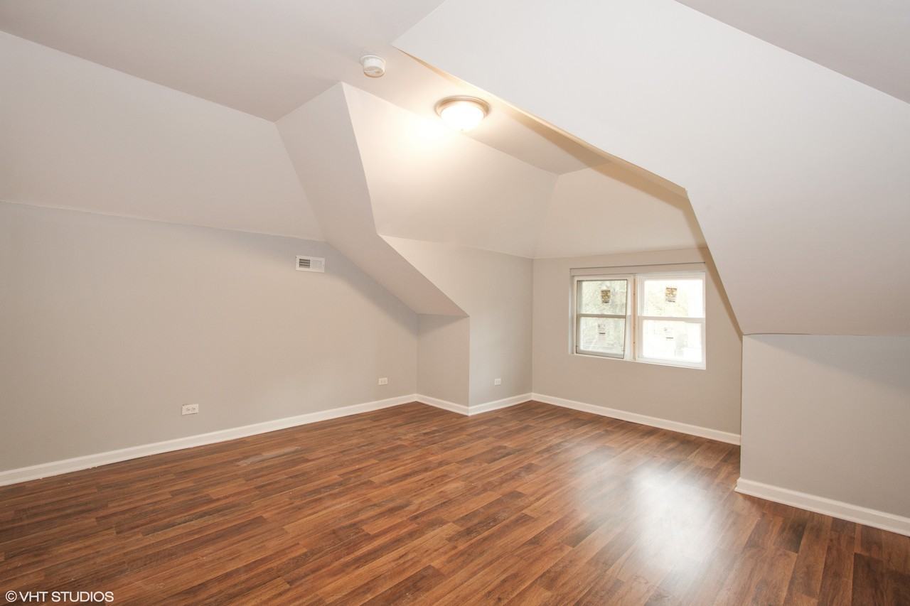 8050 South Saginaw Avenue - Photo 7 of 9