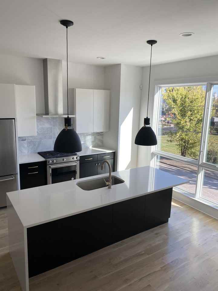 1020 Scovel St #2 - Photo 2 of 15