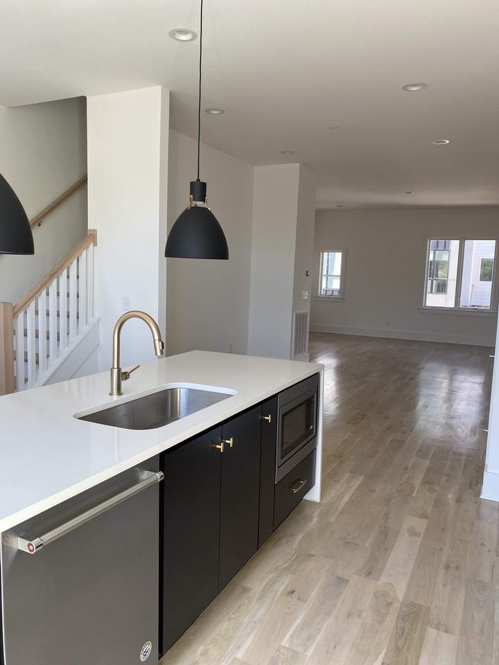 1020 Scovel St #2 - Photo 3 of 15