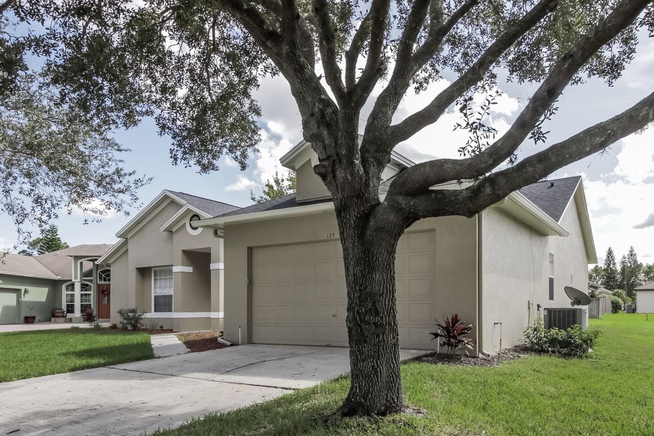 135 Oakland Hills Ct - Photo 3 of 21