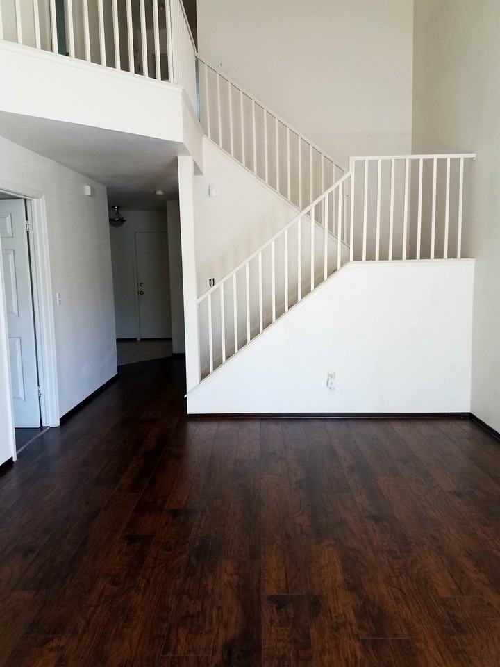 401 Dohrmann Ln - Photo 2 of 16