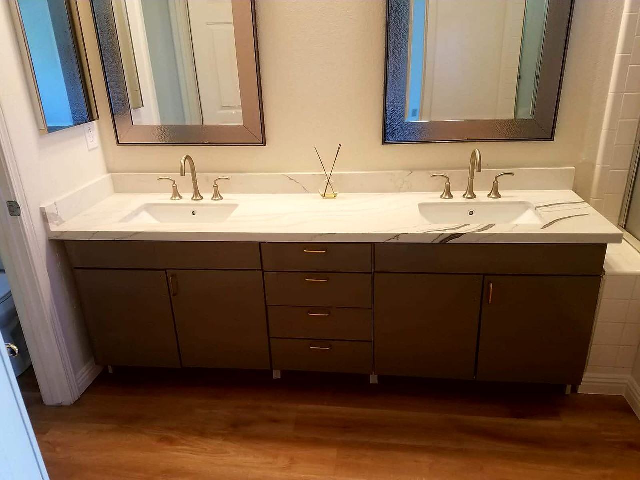 401 Dohrmann Ln - Photo 3 of 16