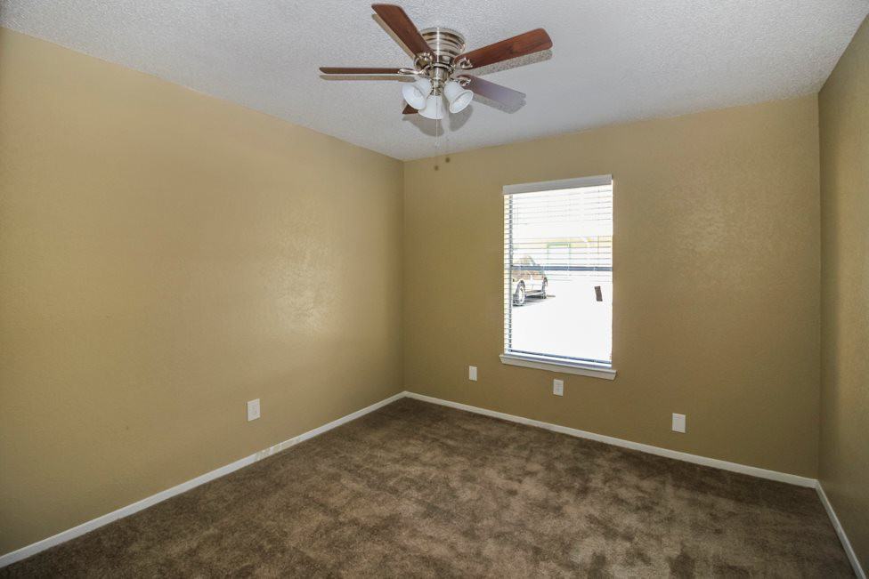 Columbia Villas Apartments - Photo 2 of 18