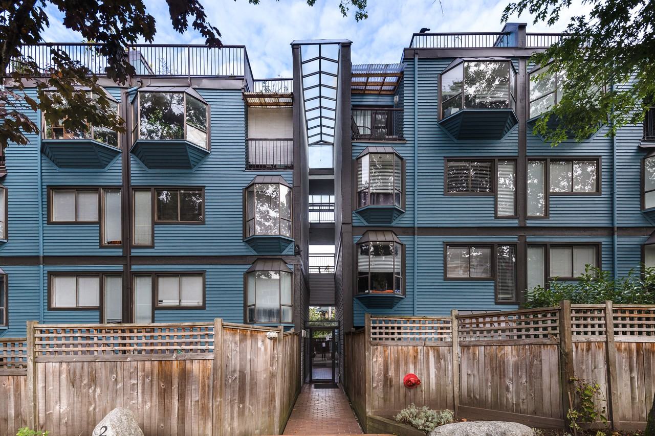 2225 Triumph Street - Photo 3 of 10