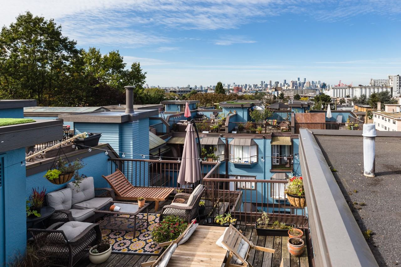 2225 Triumph Street - Photo 2 of 10