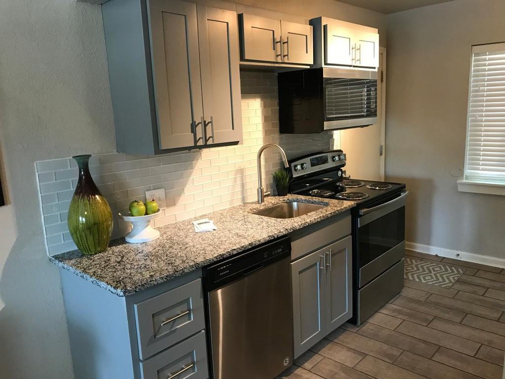 914 S Emanuel Cleaver Ii Blvd - Photo 3 of 12