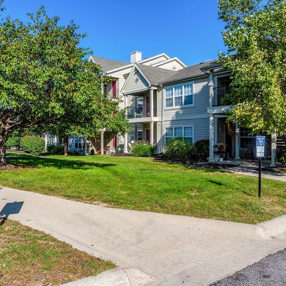 Meridian Club Apartments - Photo 3 of 11