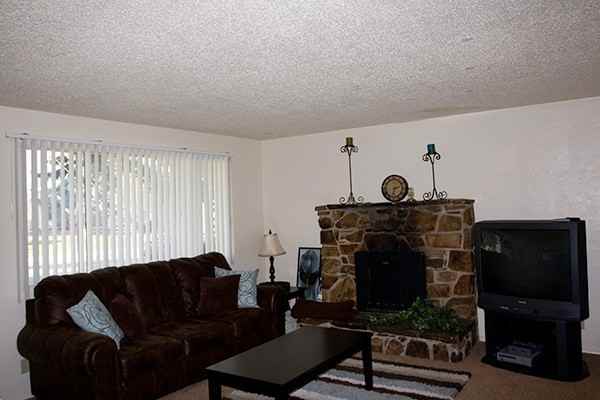 3549 Magnolia St - Photo 2 of 7