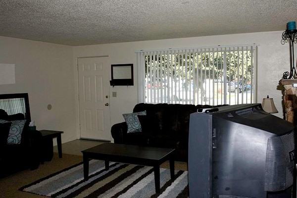 3549 Magnolia St - Photo 3 of 7