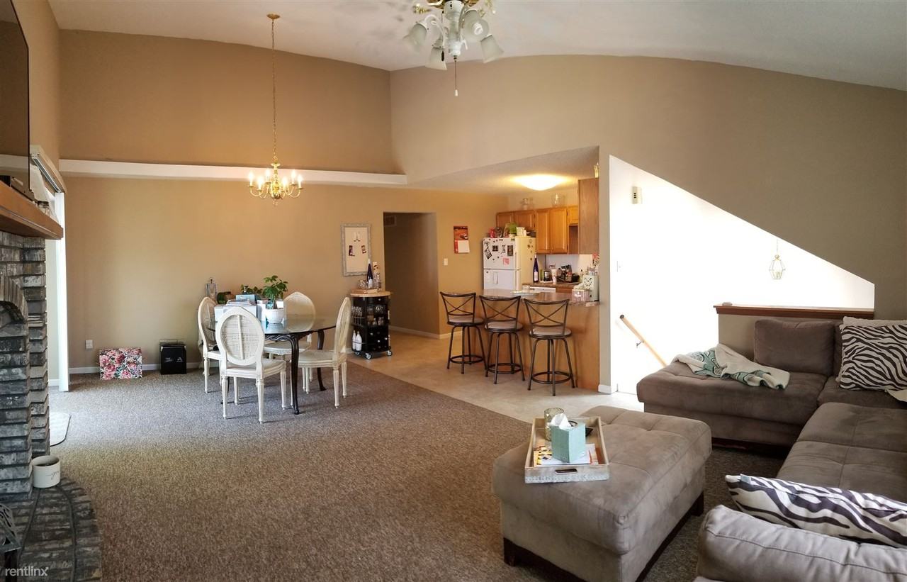 313 Hannah Dr - Photo 3 of 17