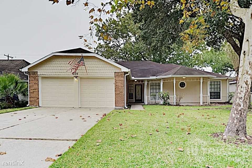 609 Spring Breeze Street - Photo 2 of 17