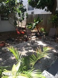 1021 Sw 5th St - Photo 3 of 4