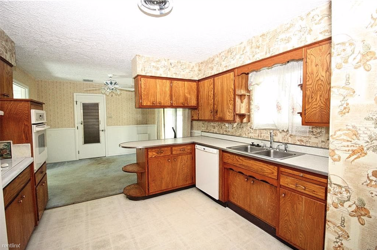 210 E Cragmont Dr - Photo 2 of 9