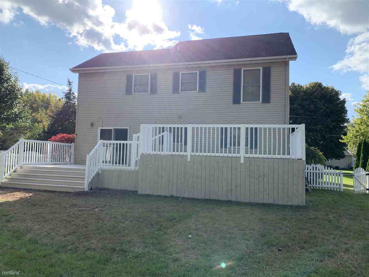 105 Carlysle Dr - Photo 2 of 13