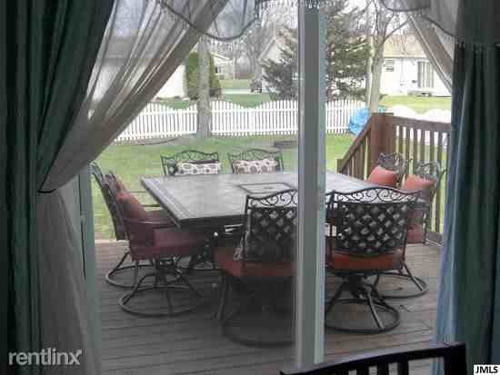 105 Carlysle Dr - Photo 3 of 13