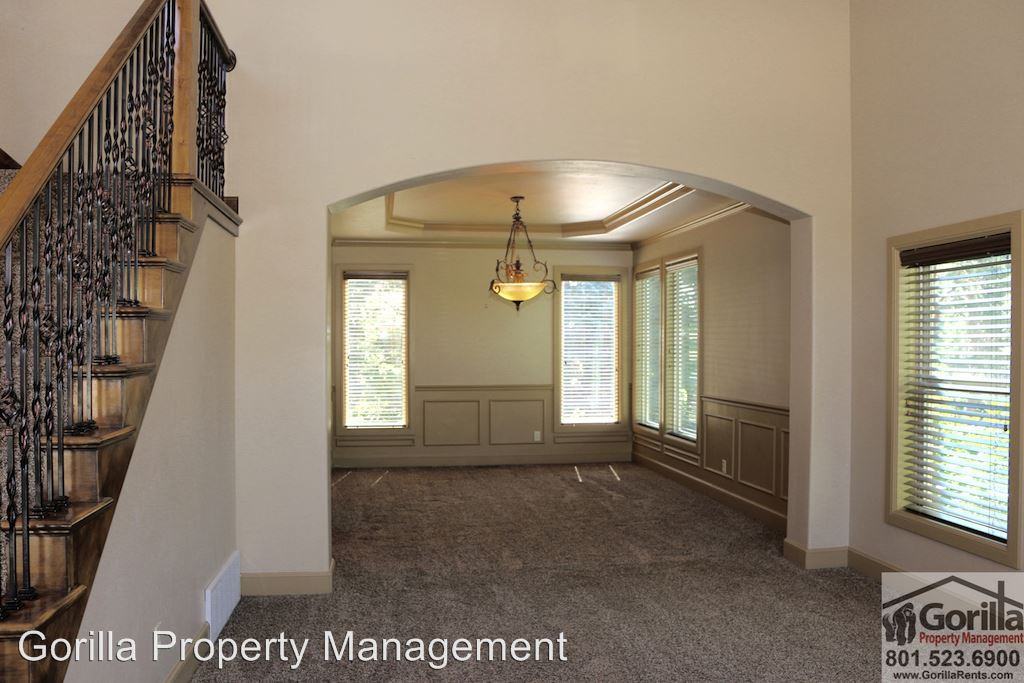 354 N Deerfield Dr - Photo 2 of 31