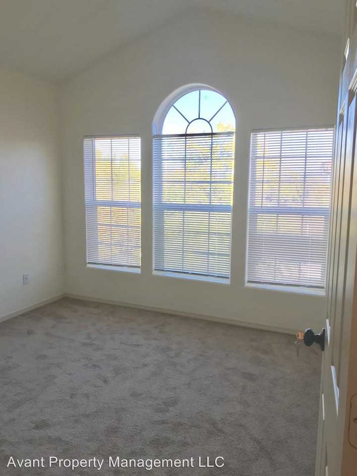 388 Se 2nd St - Photo 2 of 13