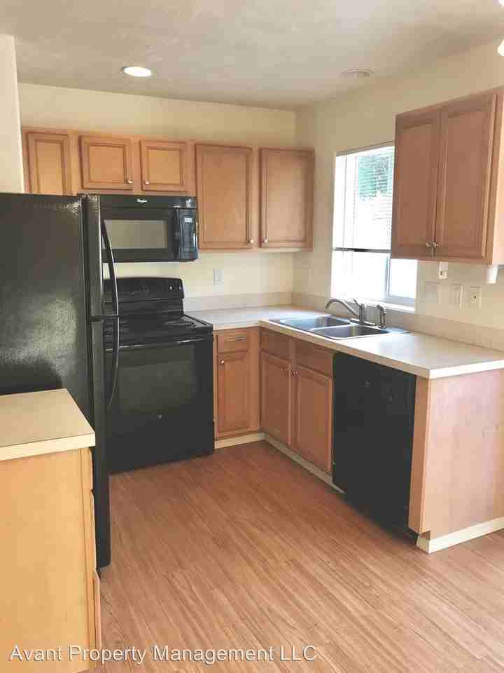 388 Se 2nd St - Photo 3 of 13
