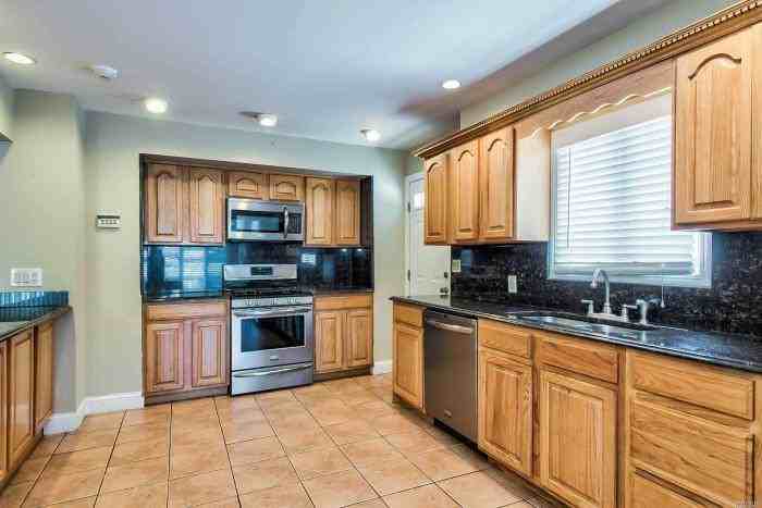 384 Harrison Ave - Photo 3 of 18