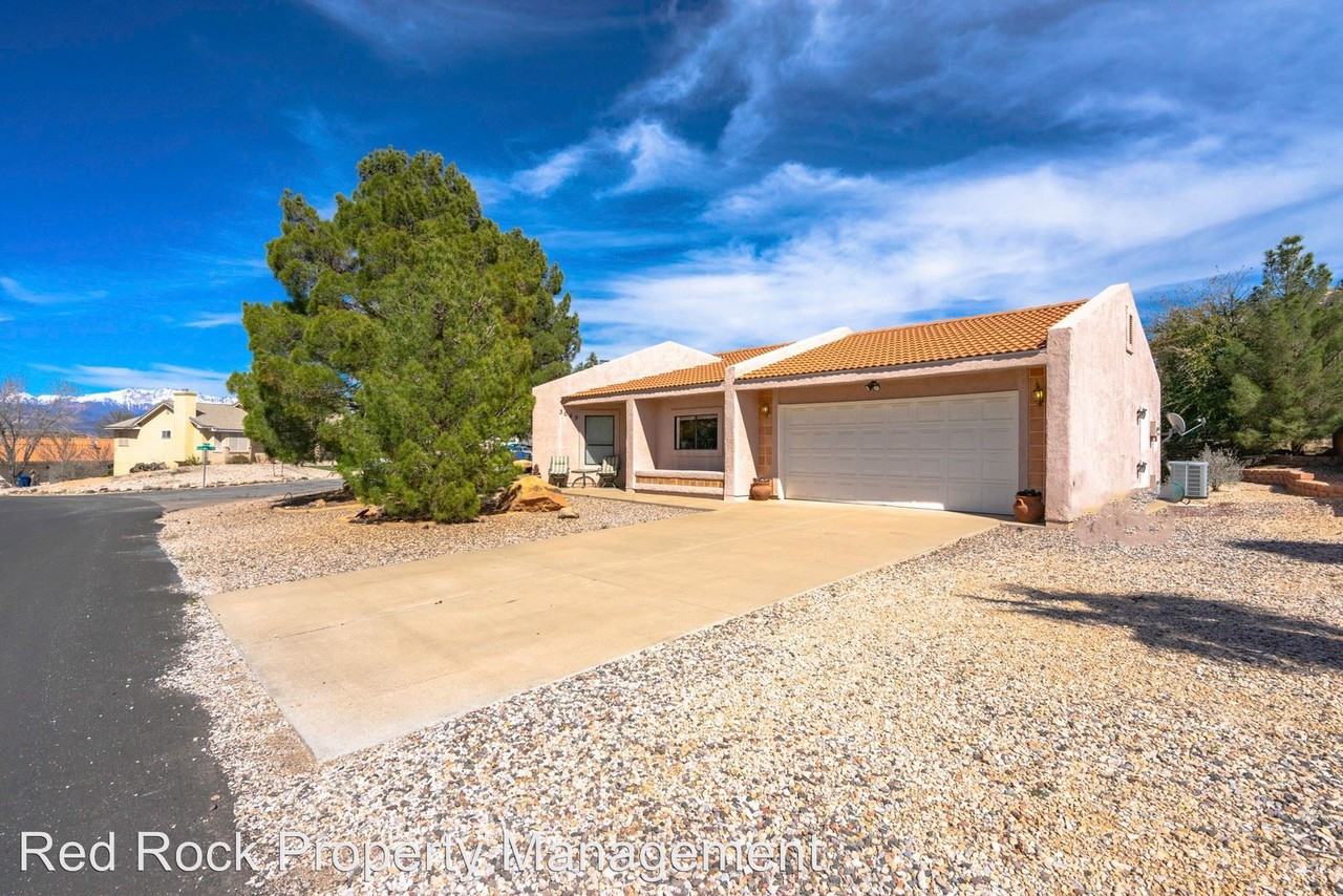 3049 S Willow Dr - Photo 3 of 48