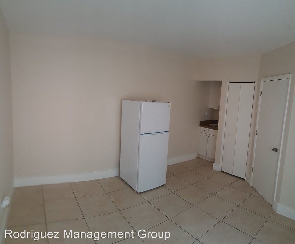 427 NE 62Nd Street - Photo 3 of 6