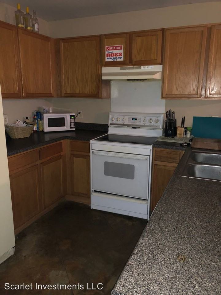 411 Bruce St - Photo 2 of 5