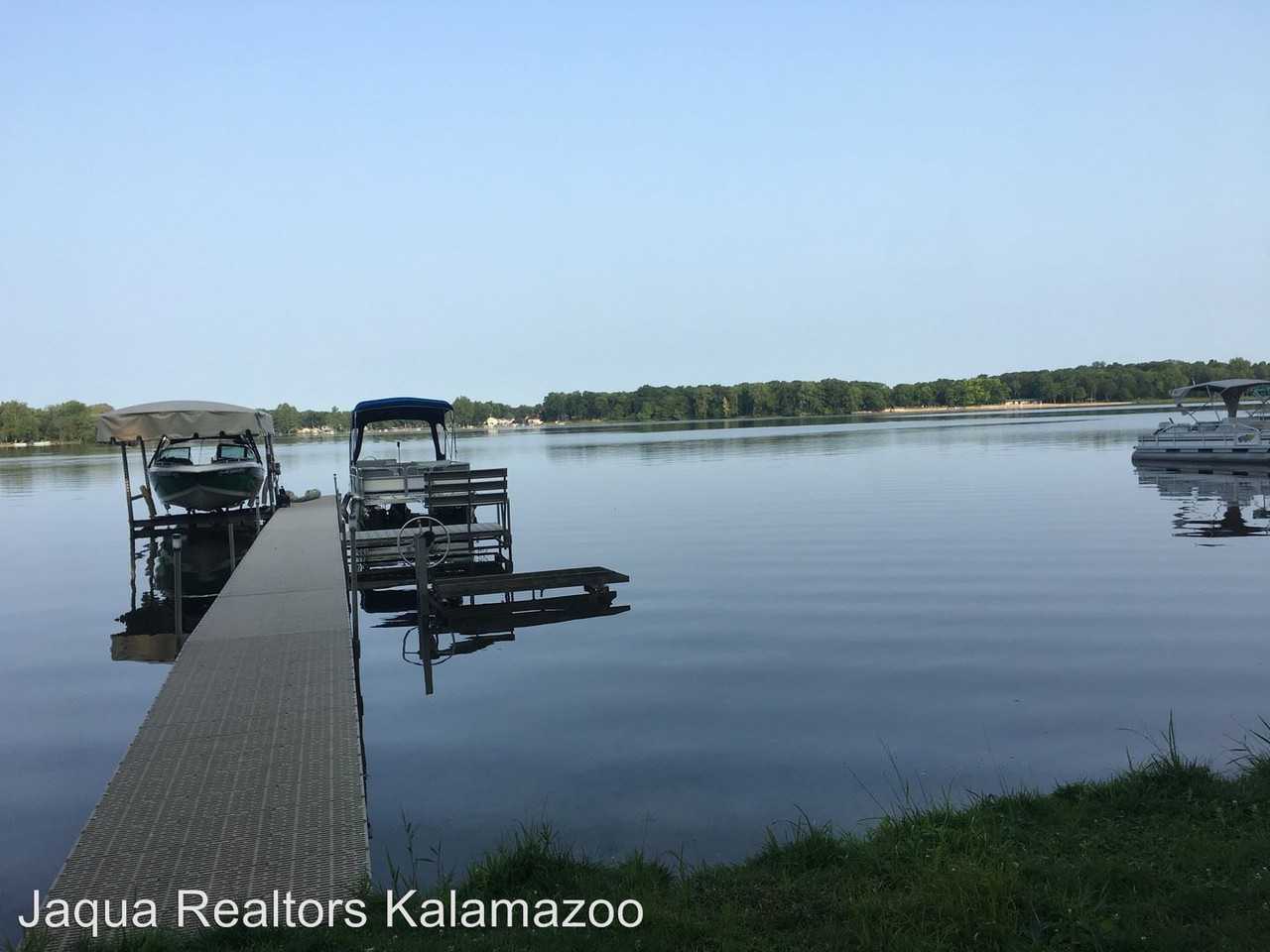 8990 Long Lake Dr - Photo 2 of 27