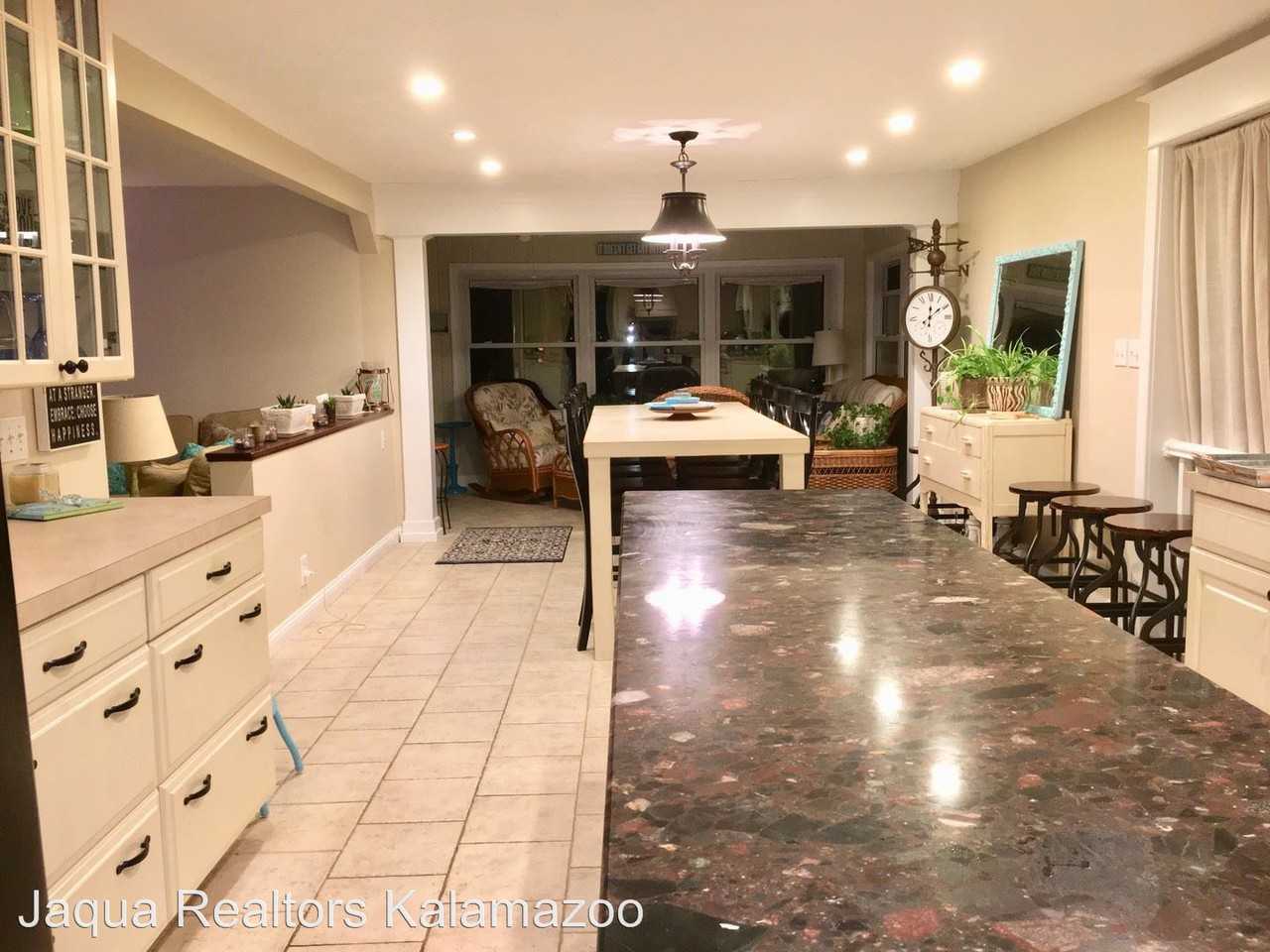 8990 Long Lake Dr - Photo 3 of 27