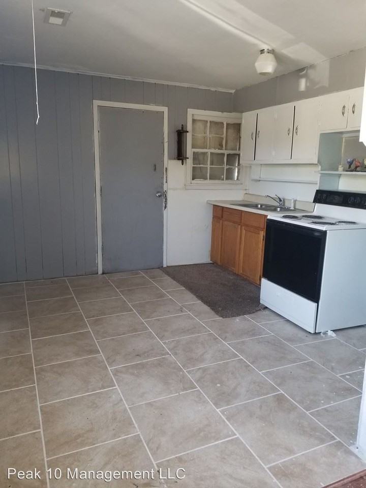 4025 E.Ross Parkway - Photo 2 of 7