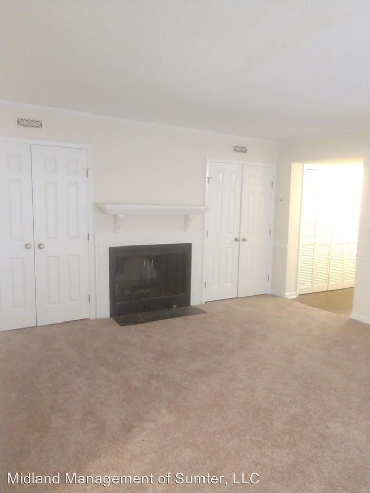 18 Deer Manor 1038 N. Guignard Drive - Photo 2 of 11