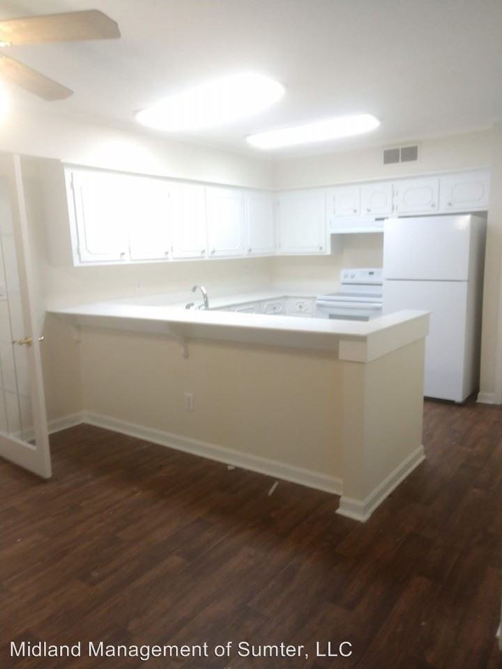 18 Deer Manor 1038 N. Guignard Drive - Photo 3 of 11