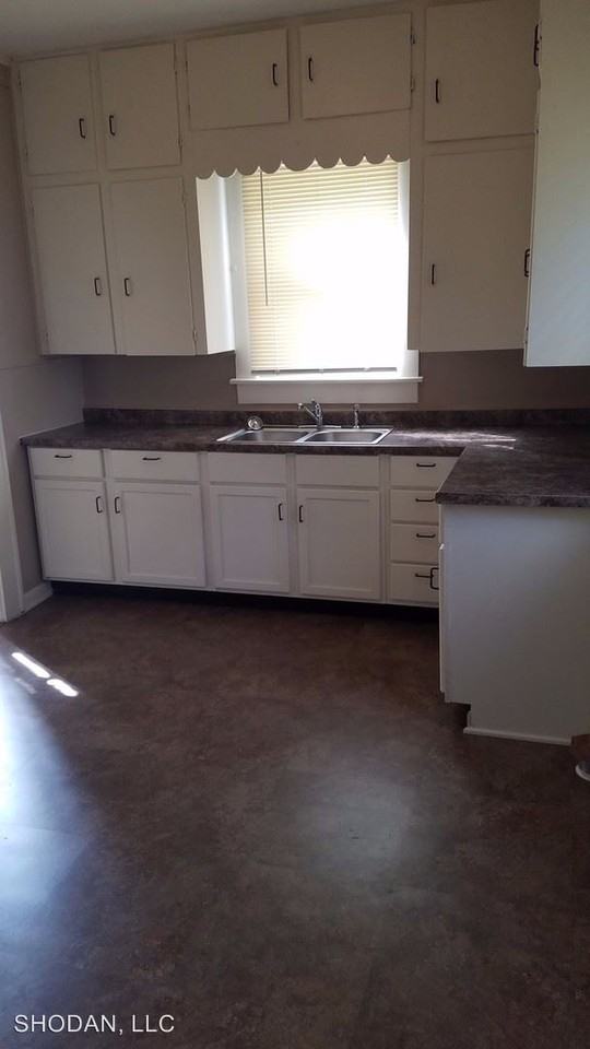 205 E. 7th St. - Photo 2 of 12