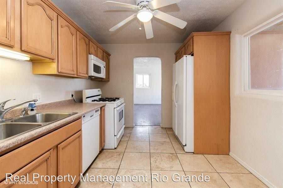 2206 Espanola St Ne - Photo 3 of 10