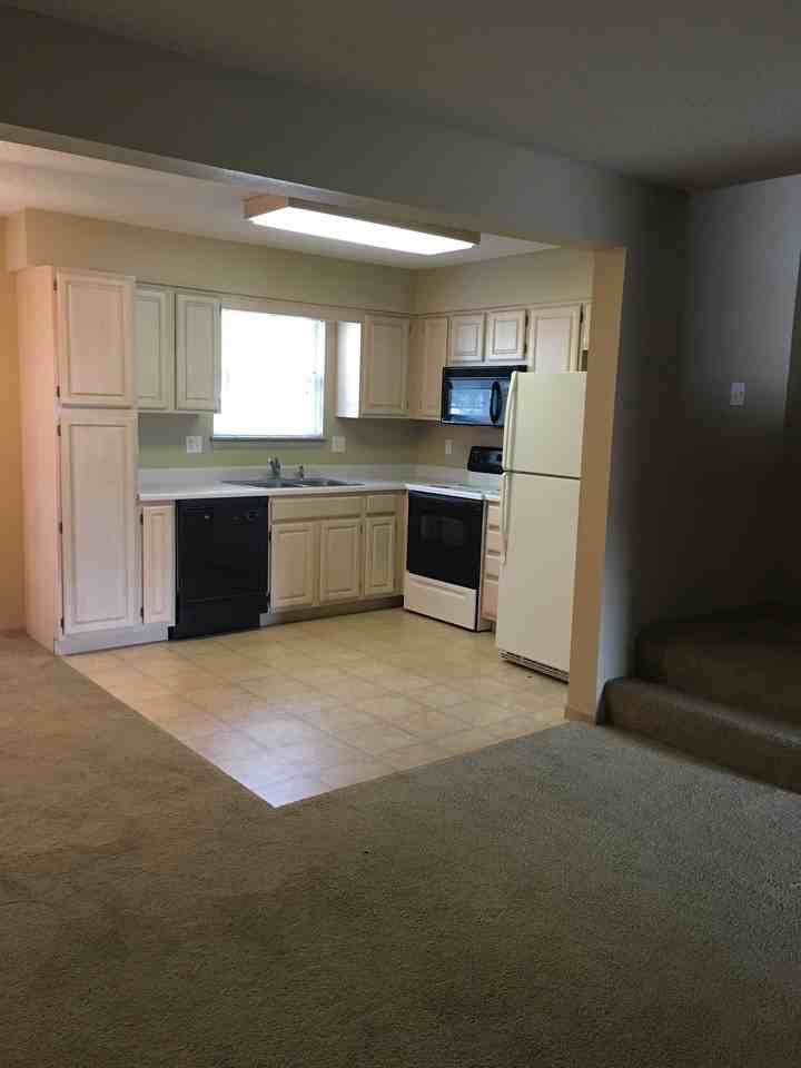 910 Garden Dr - Photo 2 of 10