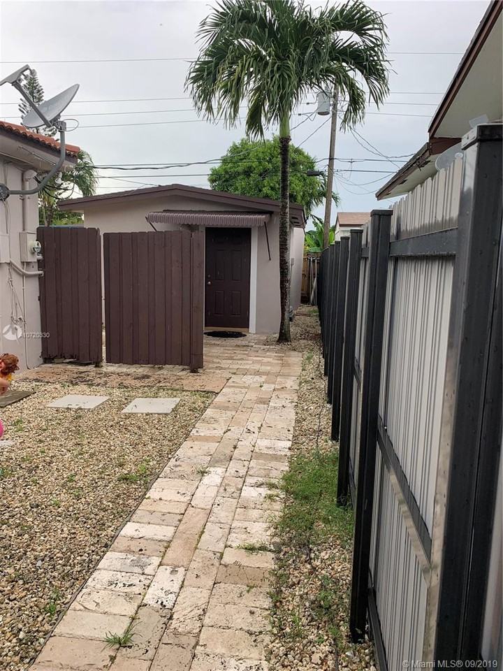 10121 Sw 38th Ter. Unit 0 - Photo 2 of 10