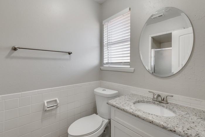 2005 Schumac Lane - Photo 3 of 9