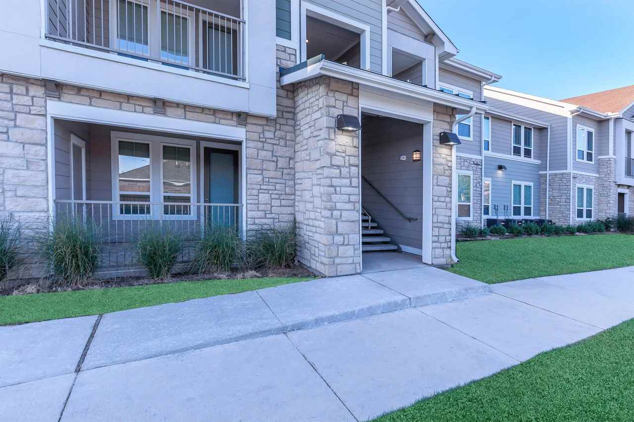 Campus Apartments - Photo 7 of 45