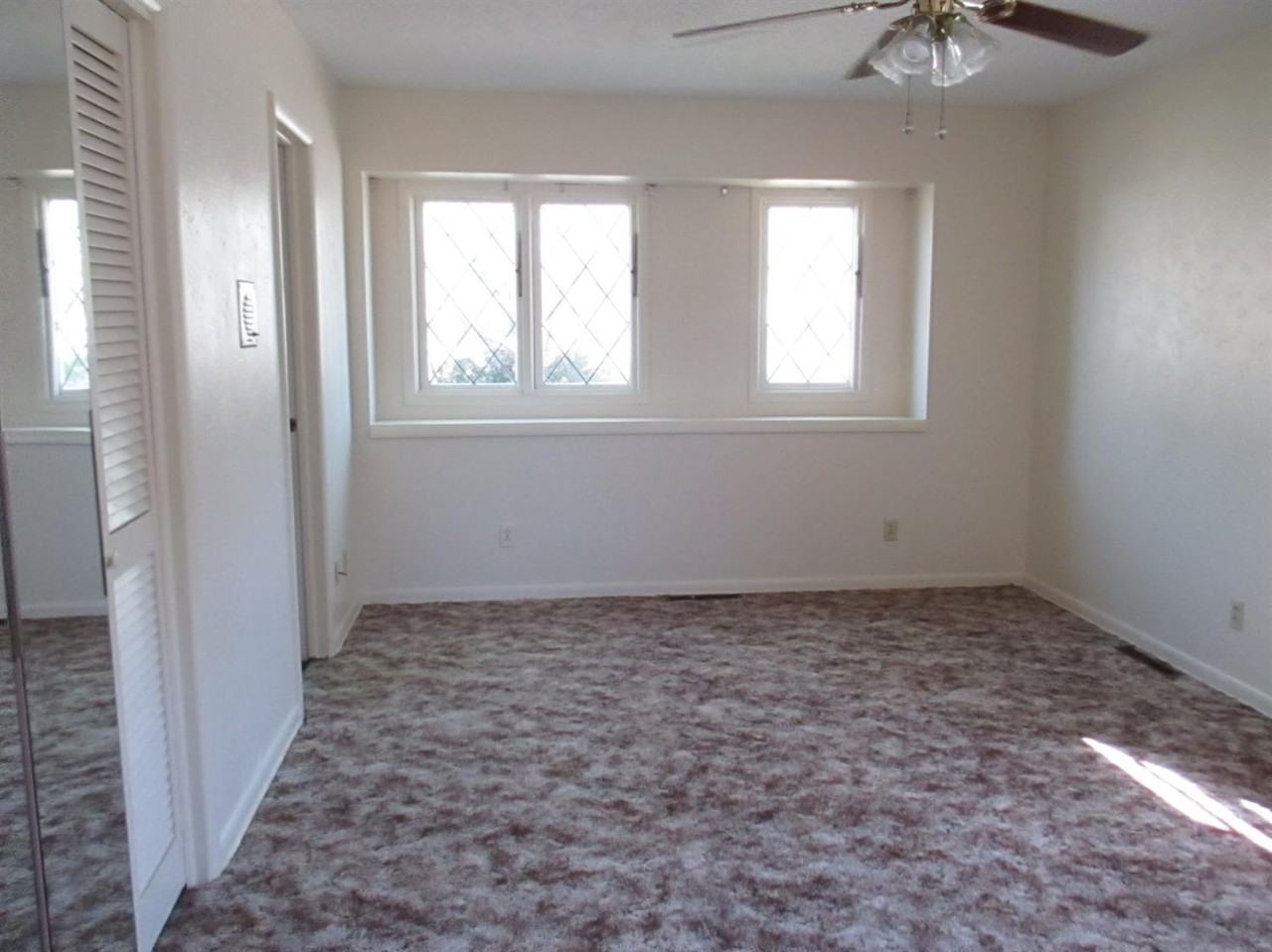106 South Overlook Drive - Photo 3 of 5
