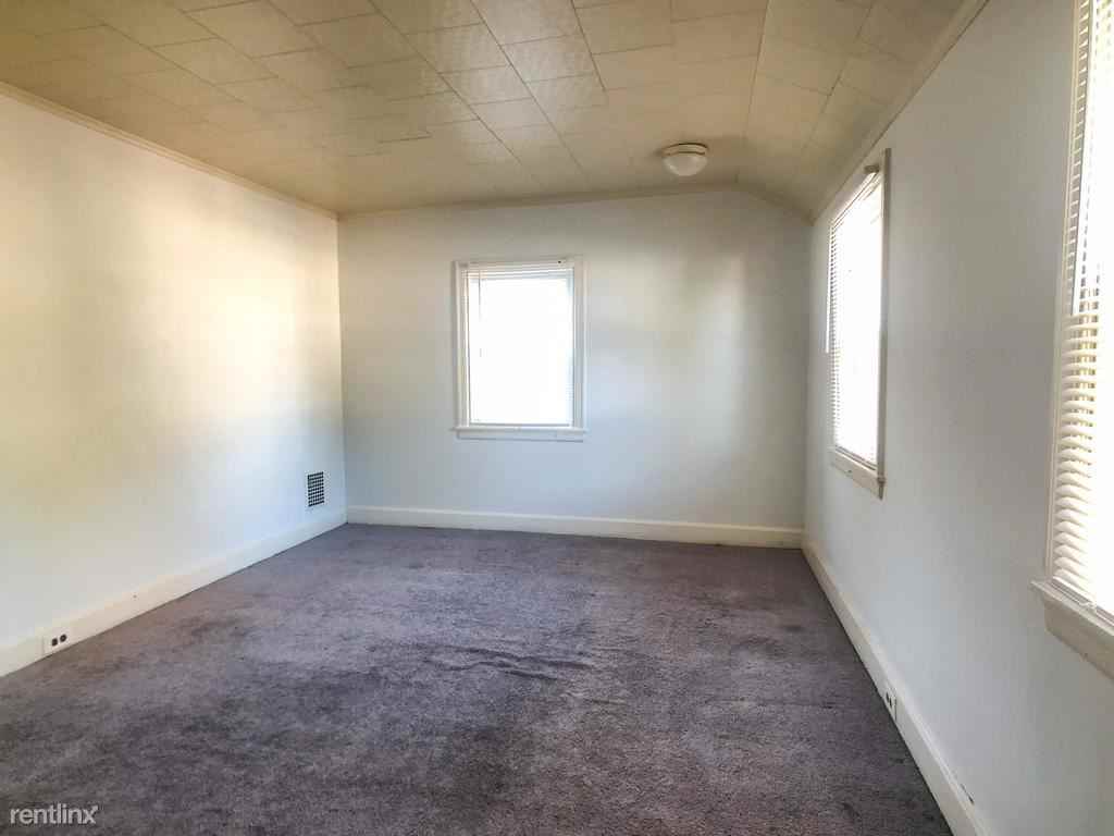 1124 Pine St - Photo 3 of 11