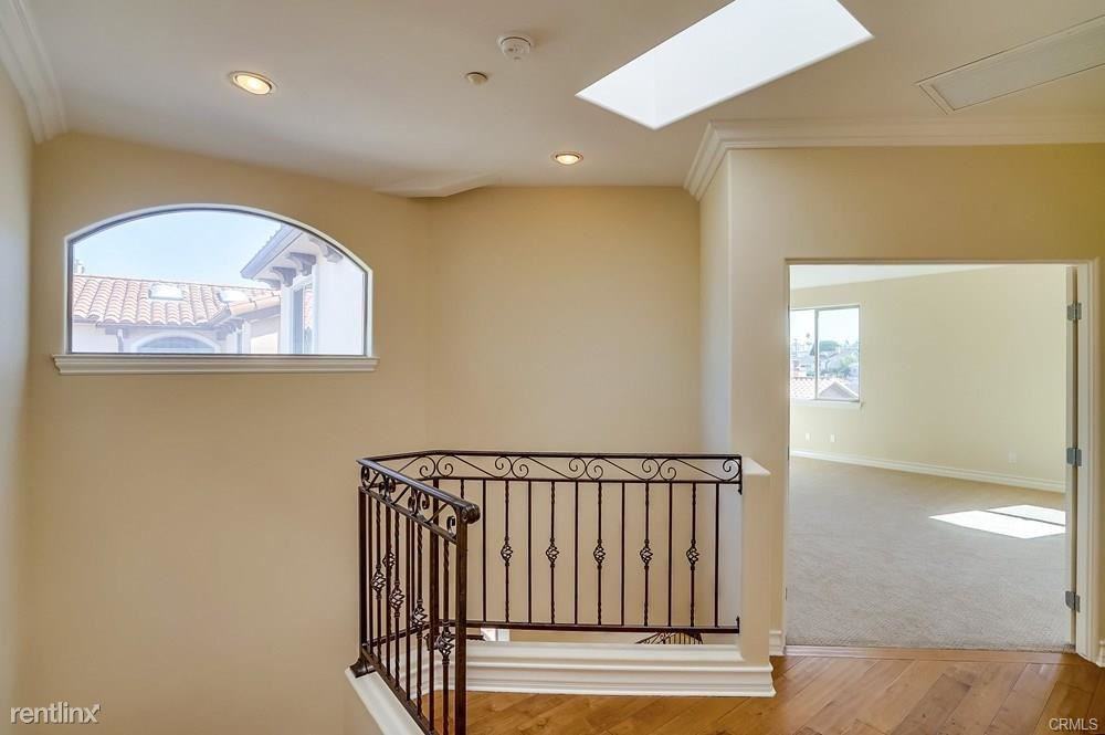 1902 Marshallfield Ln #A - Photo 2 of 10