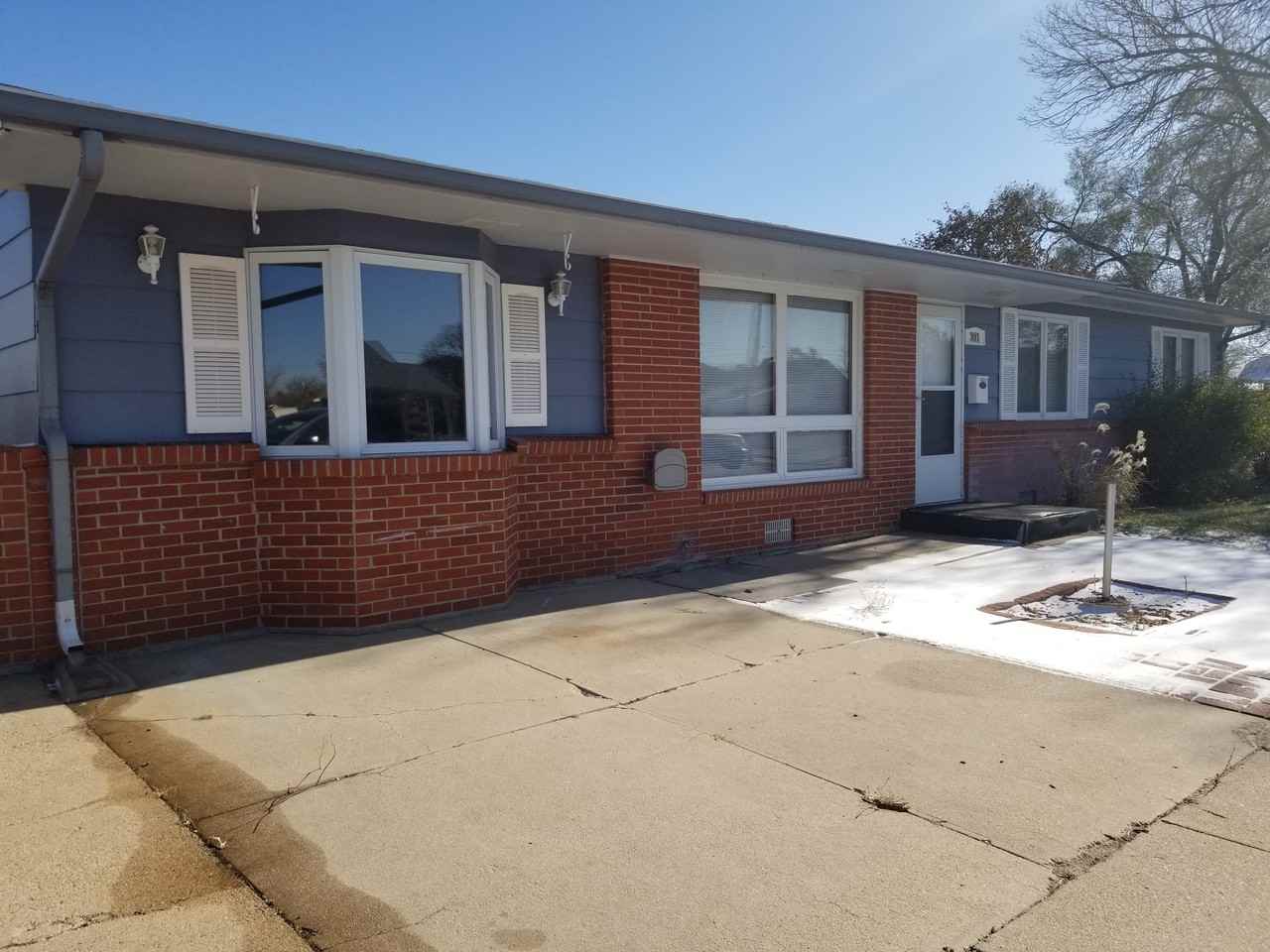 301 N Mills - Photo 2 of 24