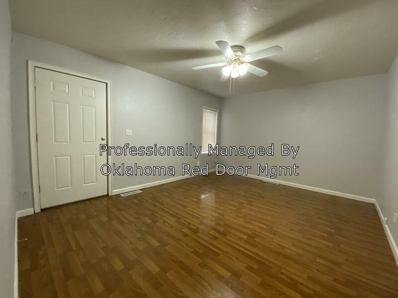 2201 N Shartel Ave - Photo 2 of 12