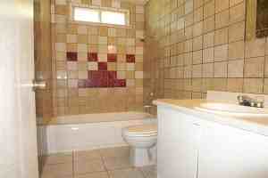 1113 Meadowview Dr - Photo 2 of 12