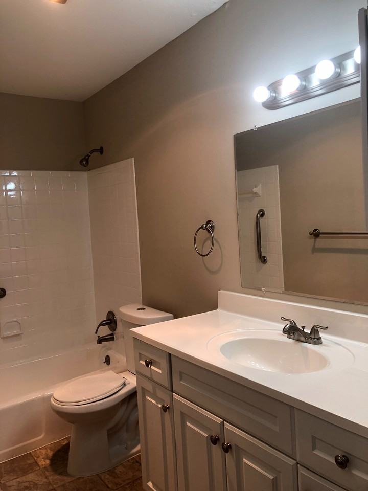 2205 Cromwell Hills Dr - Photo 2 of 17