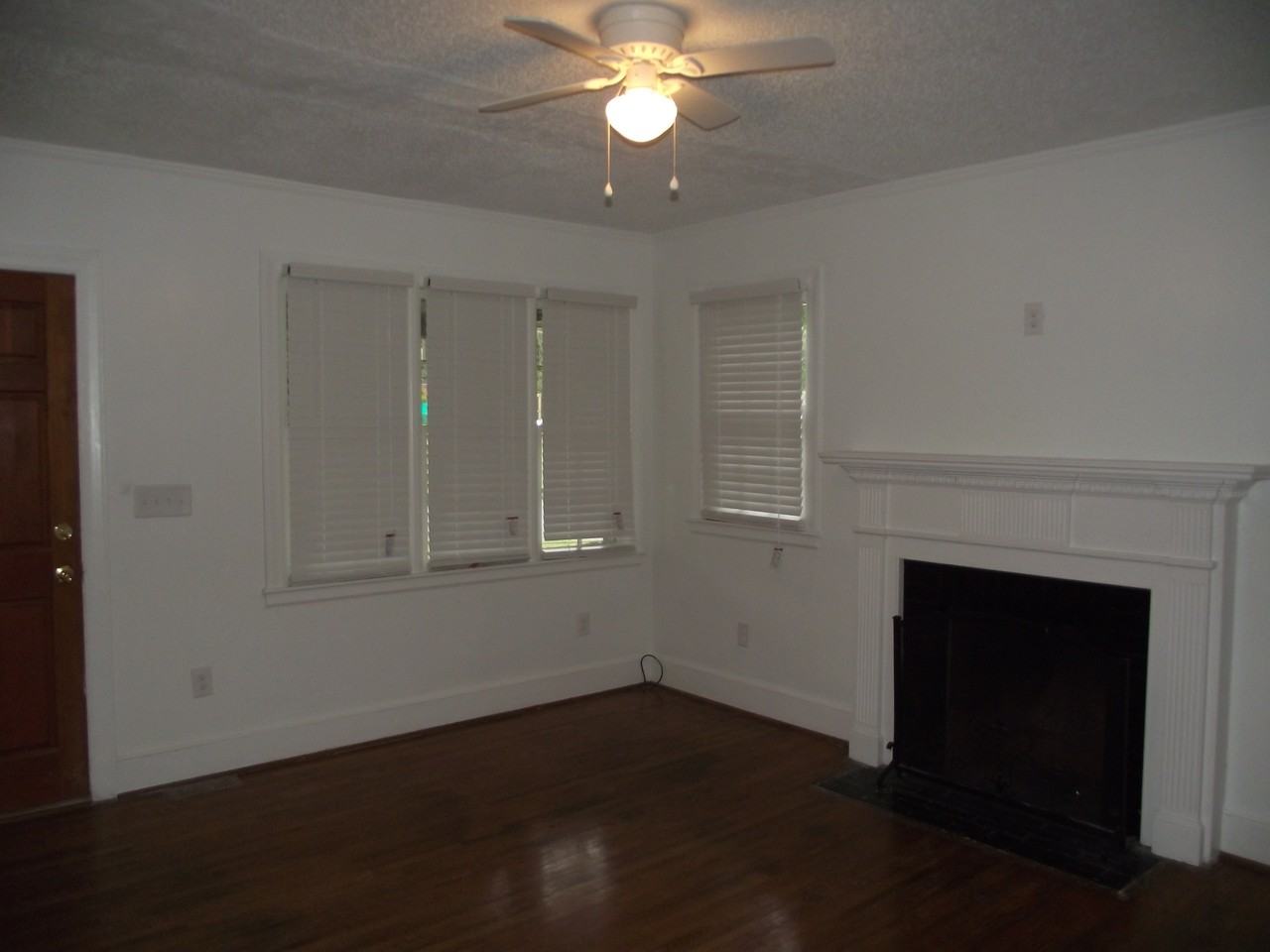 2976 Shady Ln - Photo 2 of 9