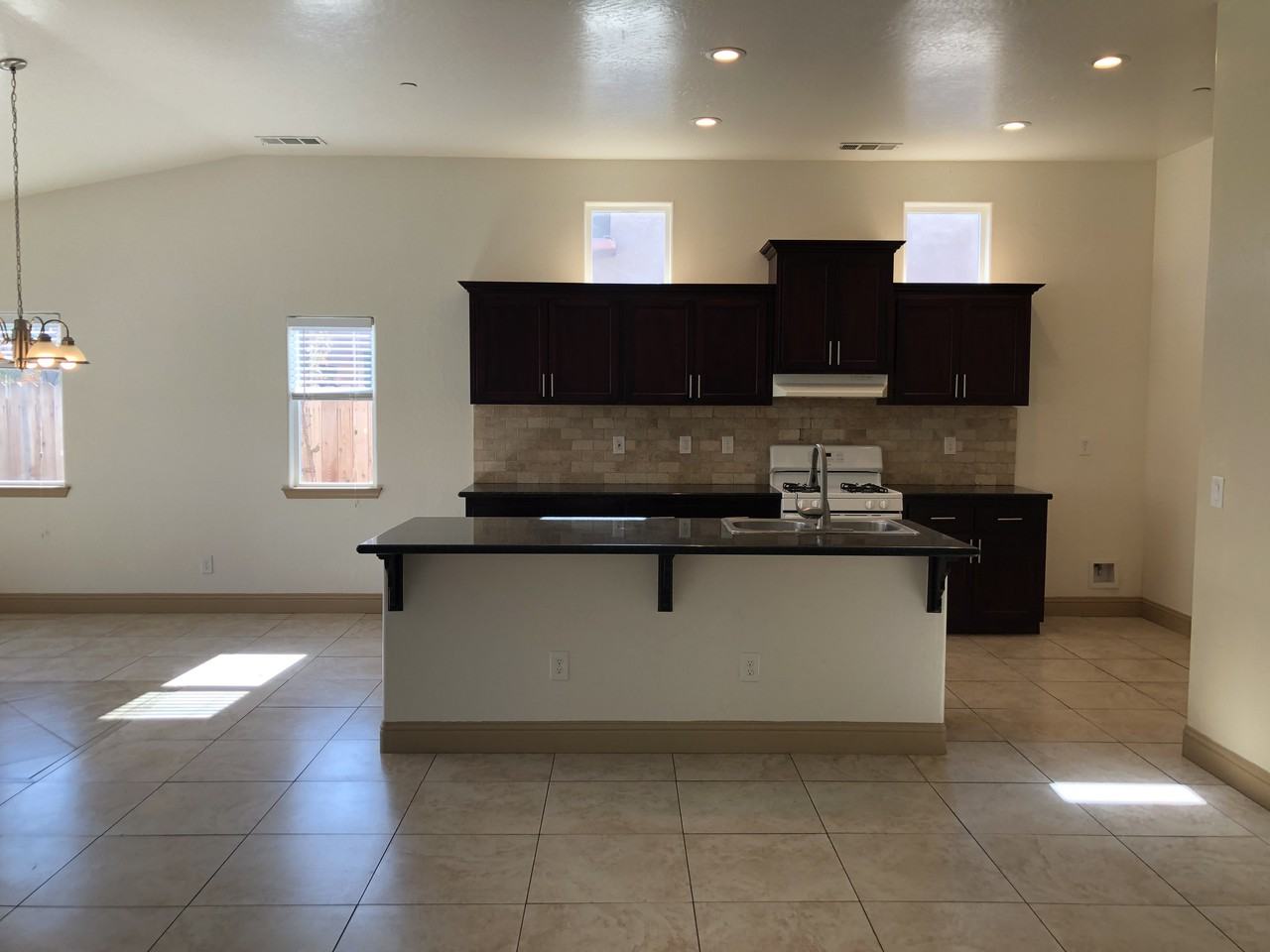 862 Camelia Ave - Photo 2 of 7